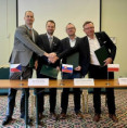 Krize v mlékárenství a propad cen obilovin drtí zemědělce napříč Evropou. Agrární organizace V4 vyzvaly Brusel ke spuštění krizové rezervy 